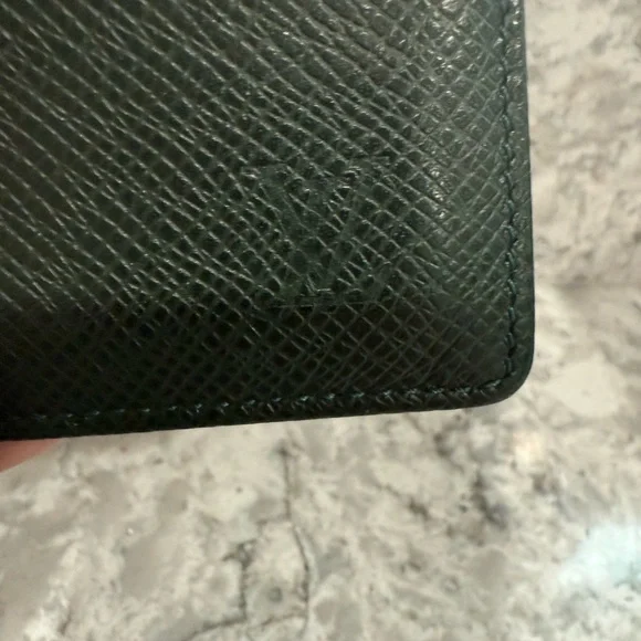 Louis Vuitton Epi Green Key Card Holder Elegant Design